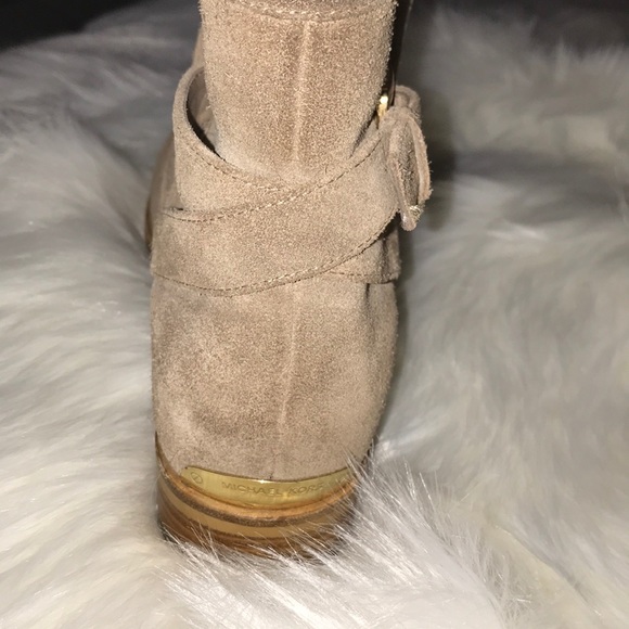 Ready for compliments w/ these MICHAEL KORS BOOTS - Picture 3 of 6